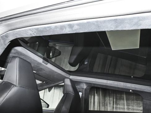 Used 2025 Tesla Cybertruck AWD Crew Cab image 55