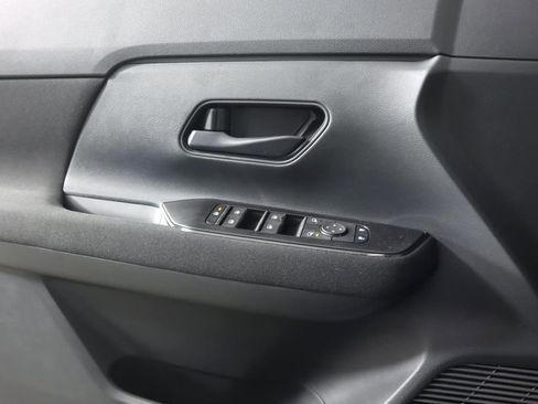 Certified 2025 Nissan Kicks S image 18