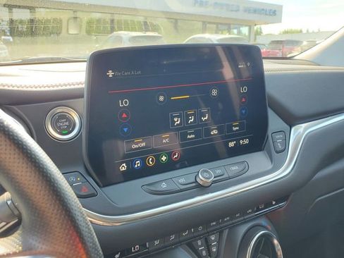 Certified 2024 Chevrolet Blazer LT w/ Convenience Package FWD image 32