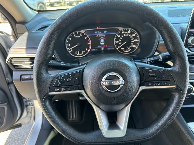Used 2025 Nissan Altima 2.5 SV AWD/4WD image 12