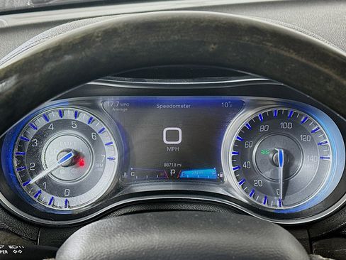 Used 2017 Chrysler 300 C image 12