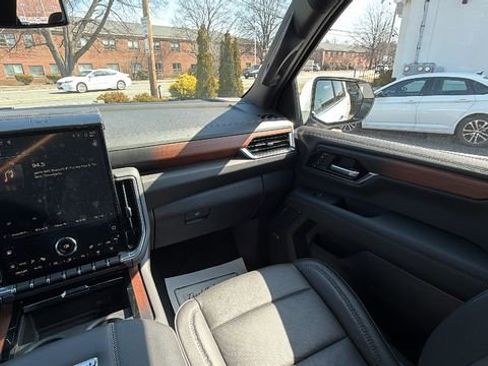 Certified 2025 GMC Yukon XL Denali AWD/4WD image 38