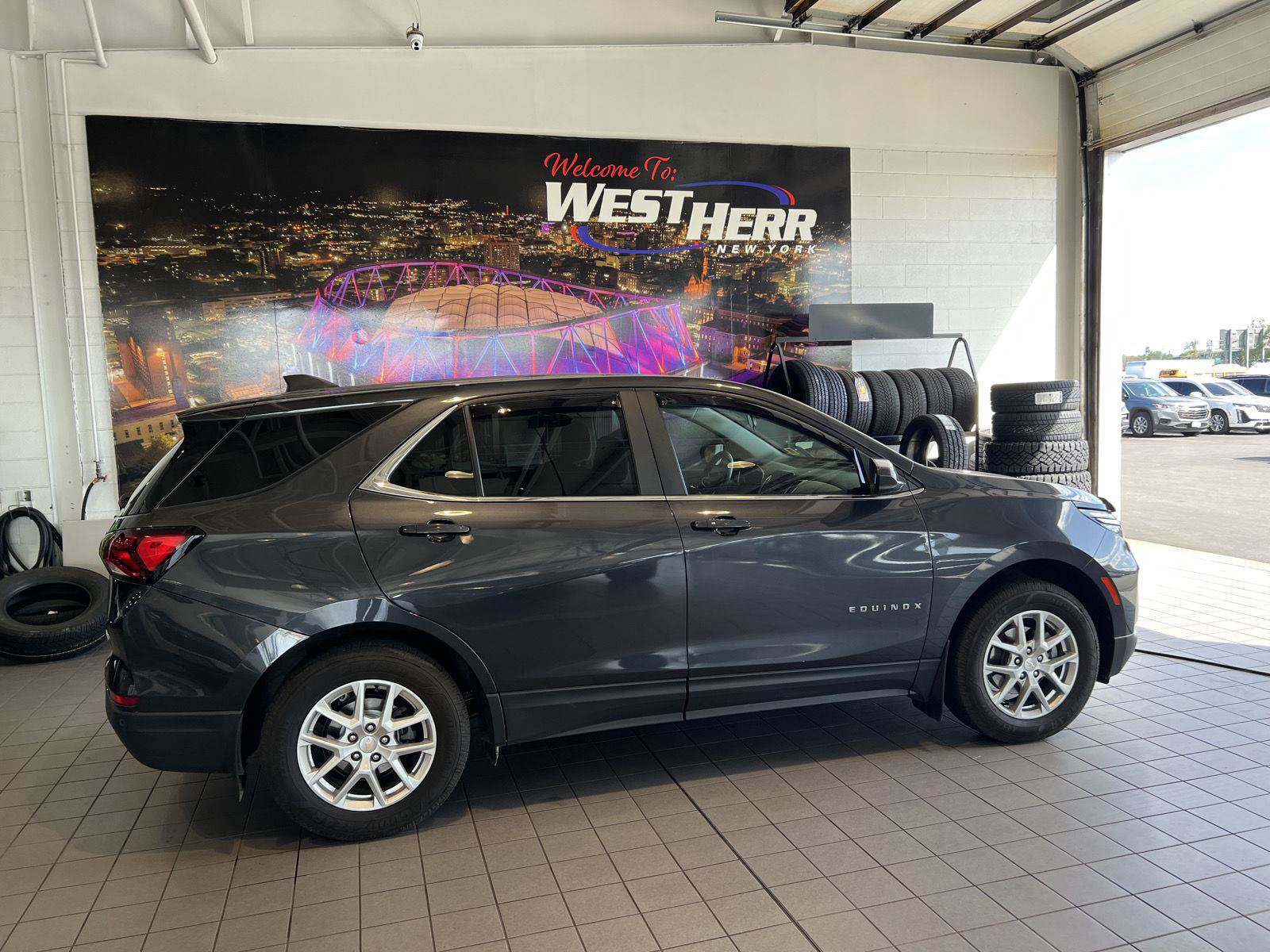 Used 2023 Chevrolet Equinox LT AWD/4WD image 28