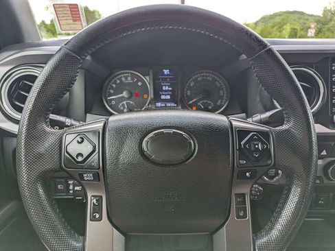 Used 2021 Toyota Tacoma TRD Off-Road w/ Technology Package AWD/4WD image 25