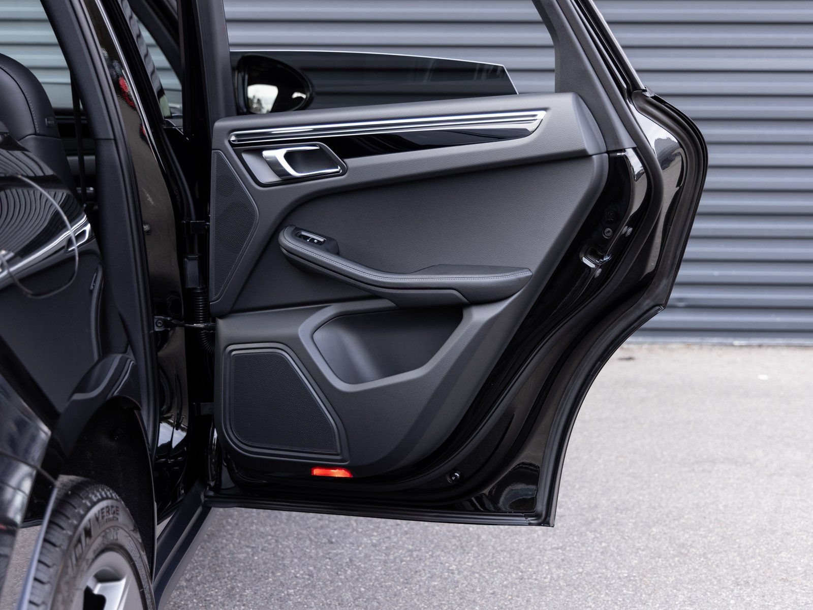 Certified 2026 Porsche Macan AWD/4WD image 29