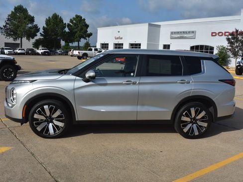 Used 2025 Mitsubishi Outlander SE FWD image 10