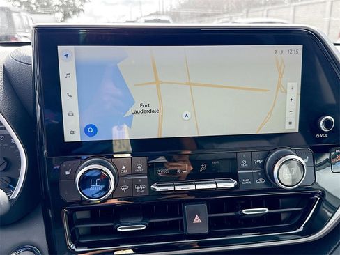 Used 2023 Toyota Highlander Bronze Edition image 14