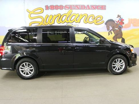 Used 2019 Dodge Grand Caravan SXT FWD image 1