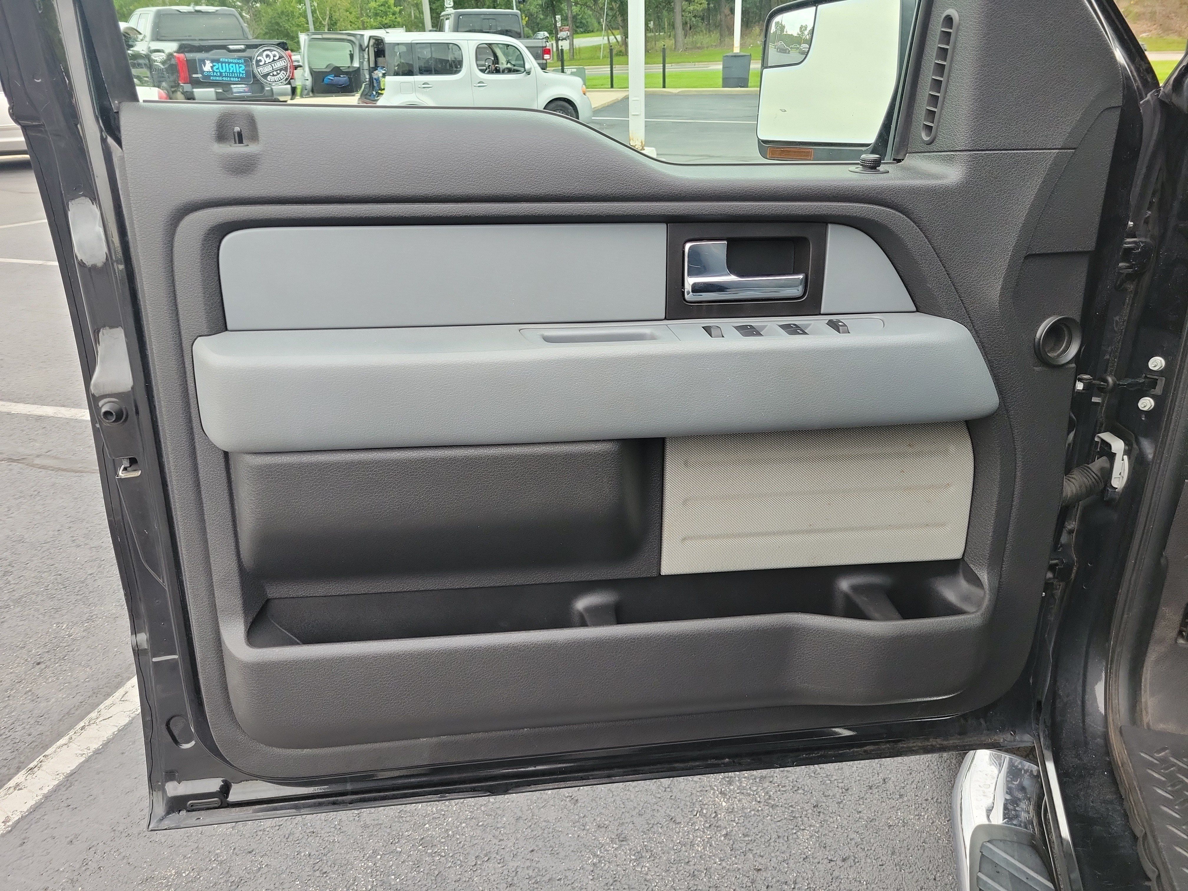 Used 2014 Ford F150 XLT w/ Equipment Group 302A Luxury AWD/4WD image 9
