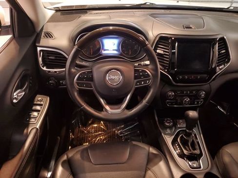 Used 2019 Jeep Cherokee Overland w/ Technology Group AWD/4WD image 14