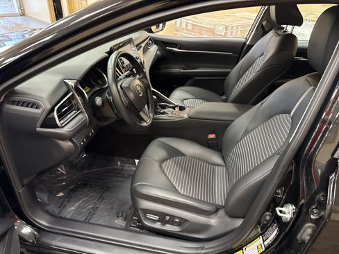Used 2023 Toyota Camry SE FWD image 6