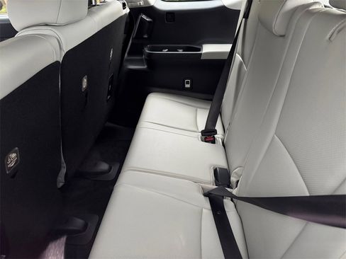 Used 2024 Toyota Grand Highlander XLE image 24