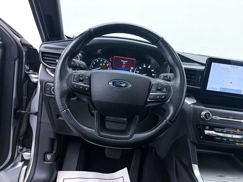 Used 2020 Ford Explorer XLT w/ Equipment Group 202A AWD/4WD image 26