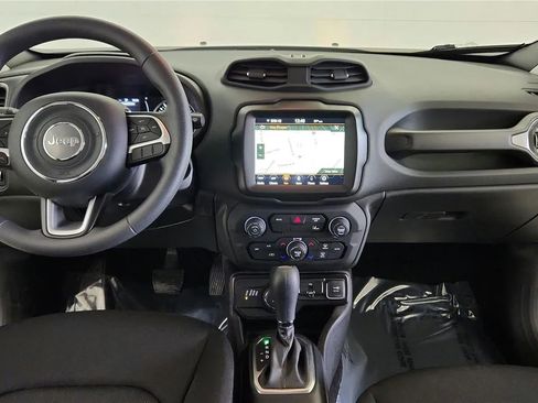 Used 2023 Jeep Renegade Latitude image 34