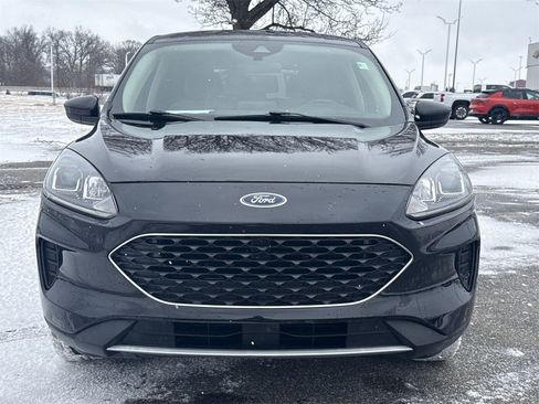 Used 2020 Ford Escape SE image 3