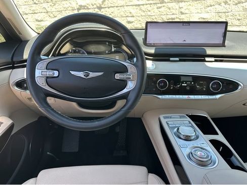 Used 2022 Genesis GV70 2.5T AWD/4WD image 13