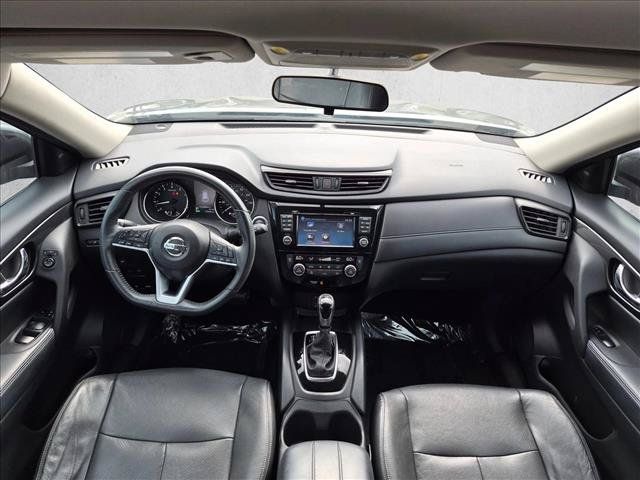 Used 2017 Nissan Rogue SV w/ SV Premium Package FWD image 18