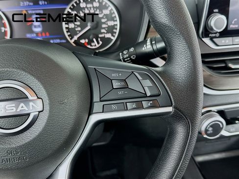 Used 2024 Nissan Altima 2.5 SV image 17