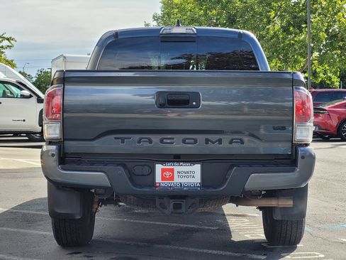 Used 2023 Toyota Tacoma TRD Off-Road w/ Technology Package AWD/4WD image 7