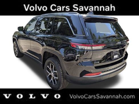 Used 2023 Jeep Grand Cherokee Limited image 7