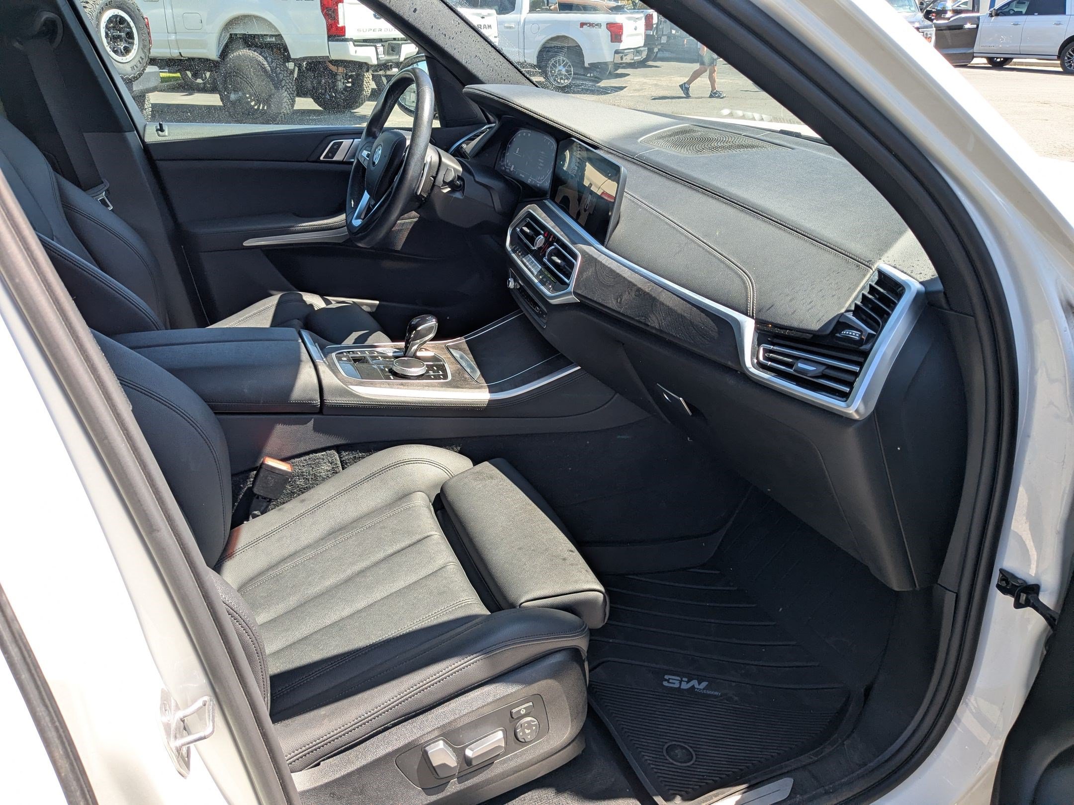 Used 2022 BMW X5 xDrive40i w/ Parking Assistance Package AWD/4WD image 32