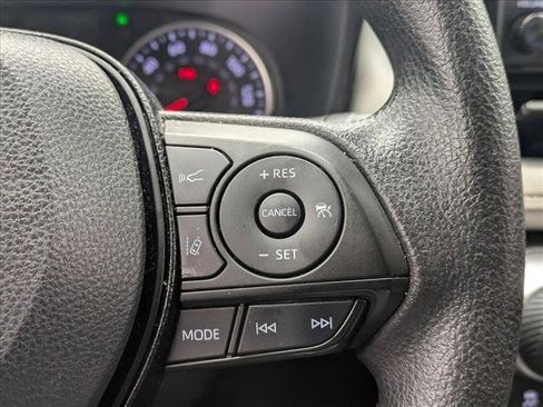 Used 2021 Toyota RAV4 XLE image 12