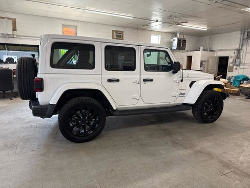 Used 2022 Jeep Wrangler Unlimited Sahara w/ Cold Weather Group AWD/4WD image 4