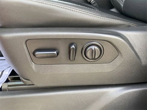 Used 2021 Chevrolet Silverado 2500 LTZ w/ LTZ Convenience Package image 12