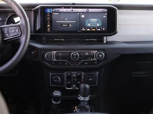 Used 2024 Jeep Wrangler Unlimited AWD/4WD image 23