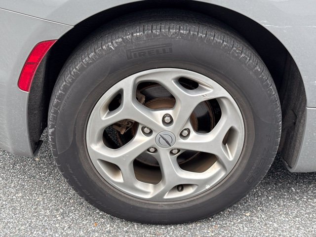 Used 2023 Chrysler Pacifica Limited w/ Uconnect Theater Family Group FWD image 21