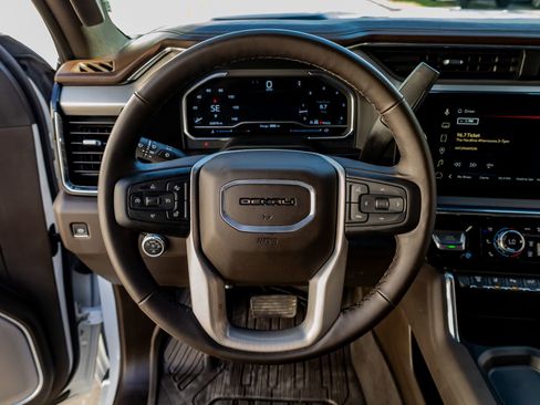 Used 2025 GMC Sierra 3500 Denali w/ Denali Reserve Package image 18