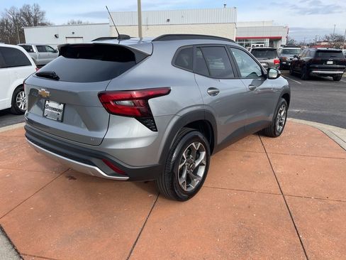 Used 2024 Chevrolet Trax LT w/ Driver Confidence Package image 16