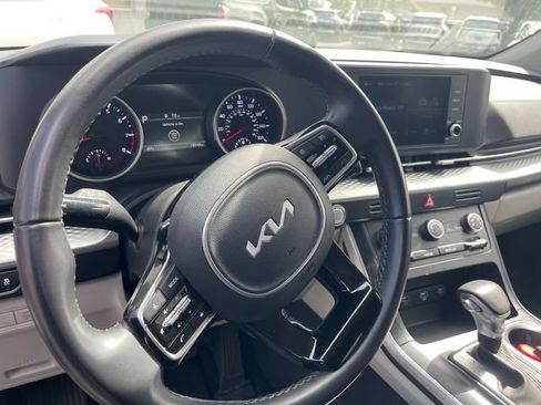 Used 2024 Kia Carnival LX image 10
