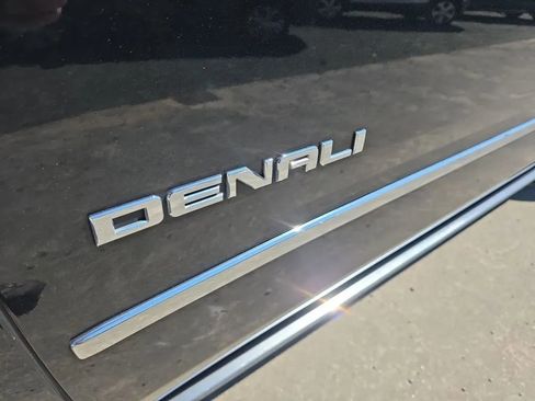 Used 2020 GMC Yukon XL Denali w/ Denali Premium Package image 12