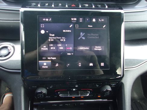 Used 2023 Jeep Grand Cherokee Laredo w/ Luxury Tech Group I AWD/4WD image 19