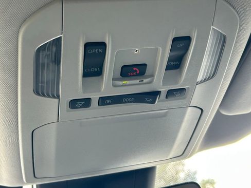 Used 2026 Toyota Highlander Limited image 21