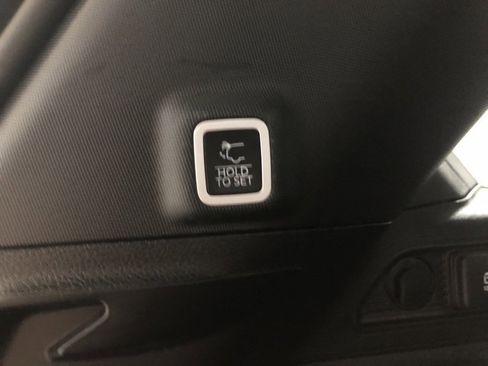 Used 2025 Jeep Grand Cherokee Limited image 9