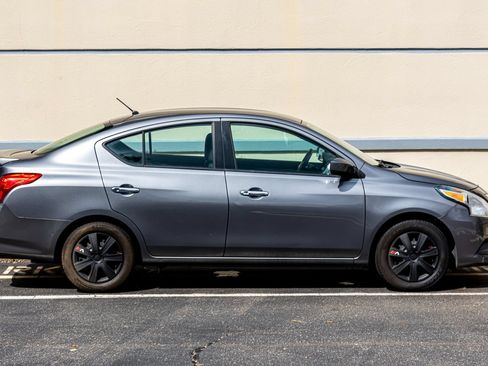 Used 2019 Nissan Versa SV FWD image 10