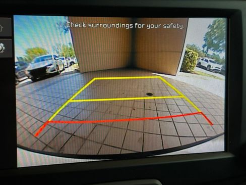 Used 2025 Kia Soul LX w/ LX Technology Package FWD image 22