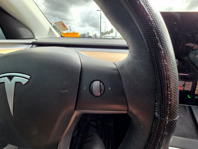 Used 2023 Tesla Model Y Performance AWD/4WD image 16