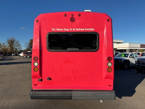 Used 2016 Ford F550 2WD Regular Cab Super Duty image 4