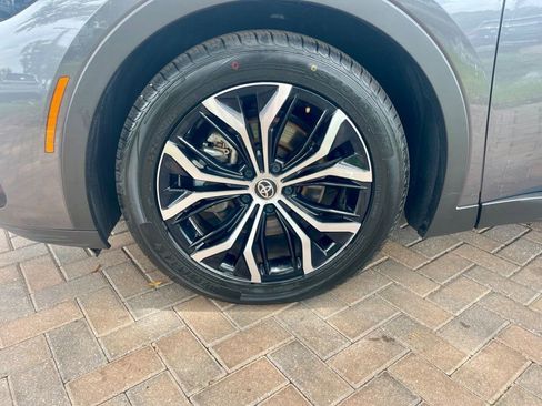 Used 2024 Toyota Crown image 8