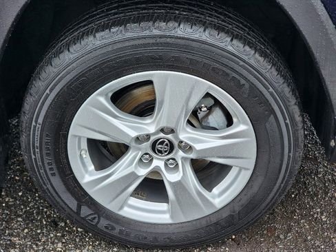 Used 2019 Toyota RAV4 XLE image 9