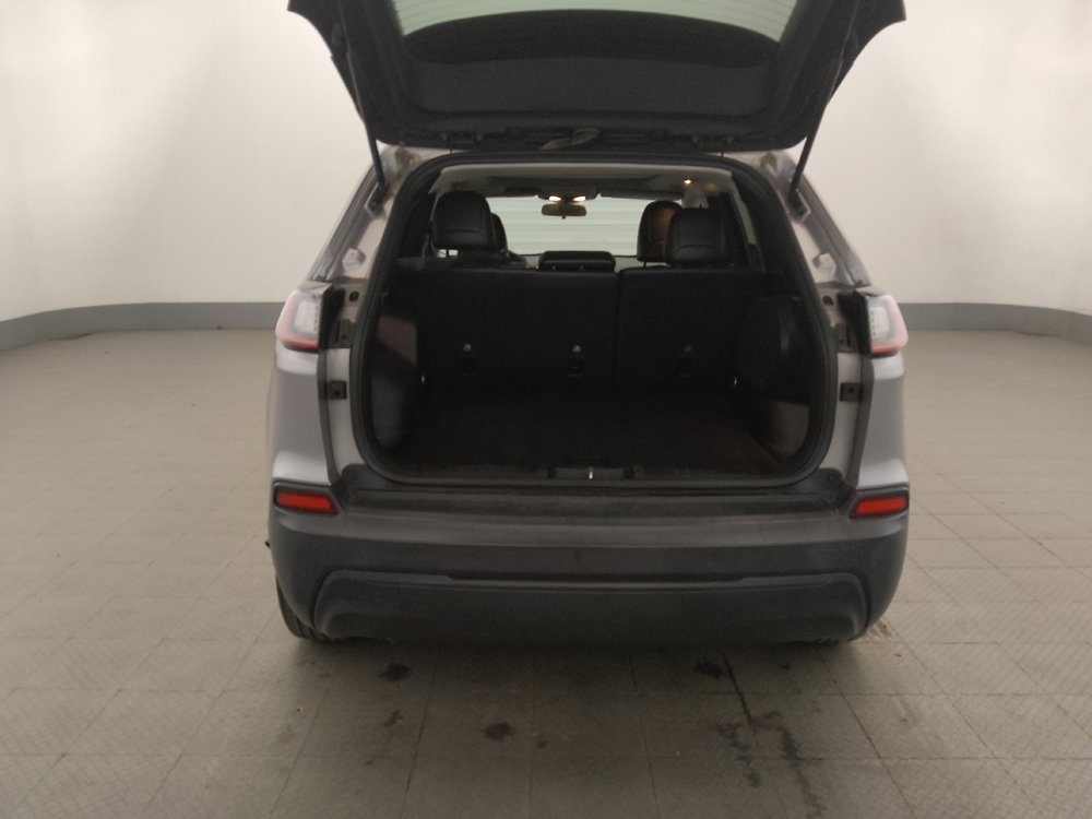 Used 2020 Jeep Cherokee Latitude Plus w/ Cold Weather Group FWD image 29