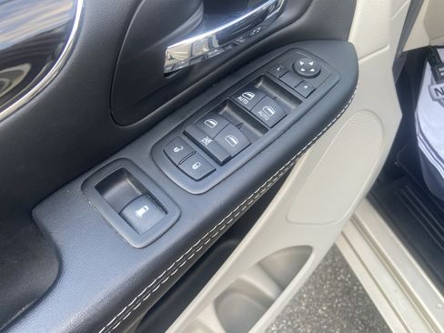 Used 2015 Dodge Grand Caravan SE FWD image 10