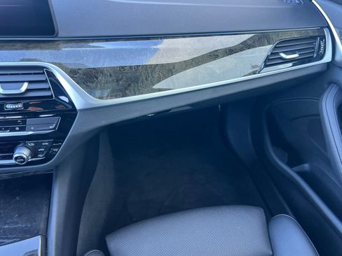 Certified 2023 BMW 530e image 29