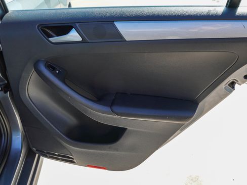 Used 2017 Volkswagen Jetta SE FWD image 31