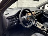 Certified 2025 Porsche Macan image 4