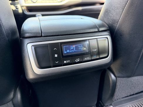 Used 2019 Toyota Highlander XLE AWD/4WD image 35