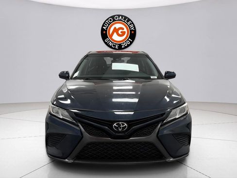 Used 2020 Toyota Camry SE FWD image 2
